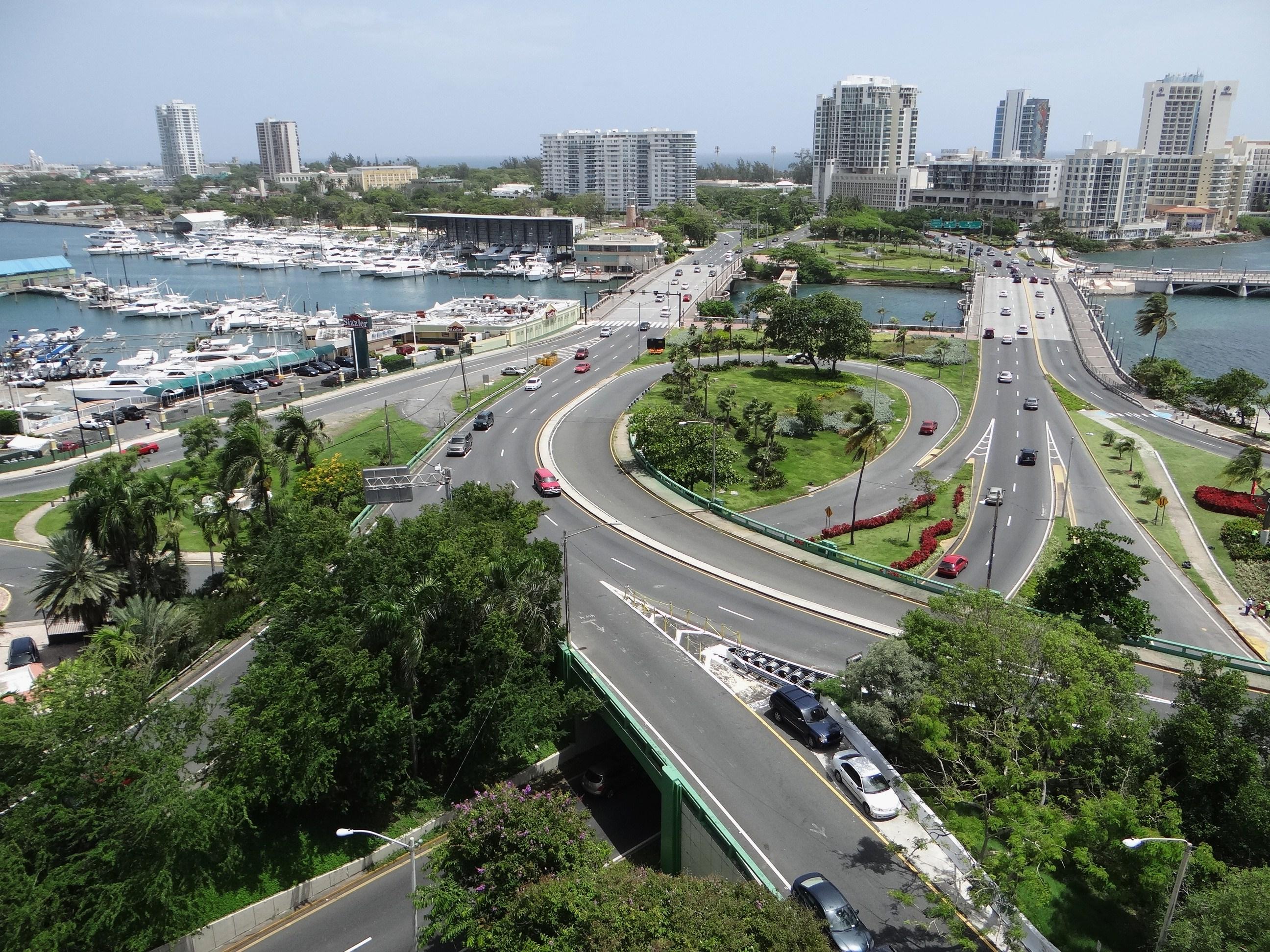 Vista desde la azotea del Edificio del Departamento de Justicia - San Juan (Miramar) - 2013 00047